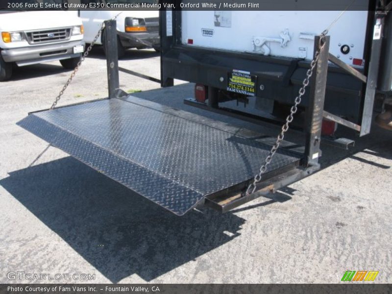 Oxford White / Medium Flint 2006 Ford E Series Cutaway E350 Commercial Moving Van