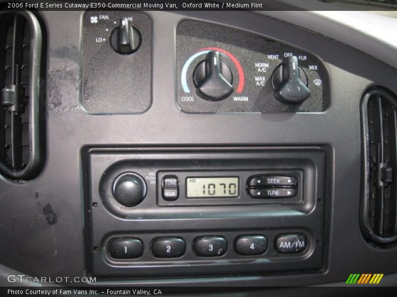 Oxford White / Medium Flint 2006 Ford E Series Cutaway E350 Commercial Moving Van