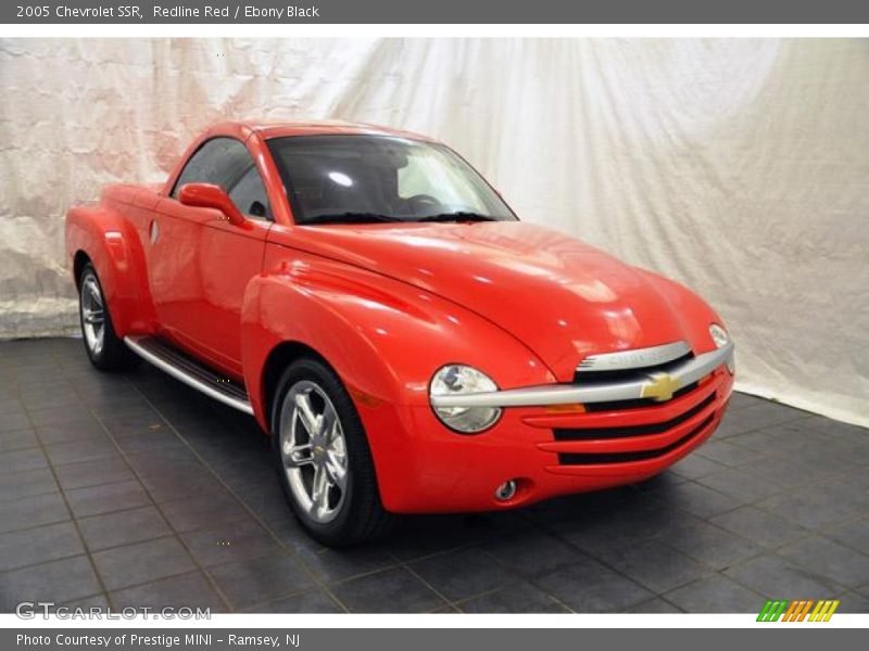 Front 3/4 View of 2005 SSR 