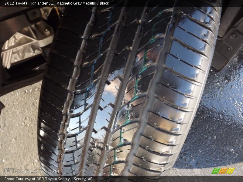 Magnetic Gray Metallic / Black 2012 Toyota Highlander SE