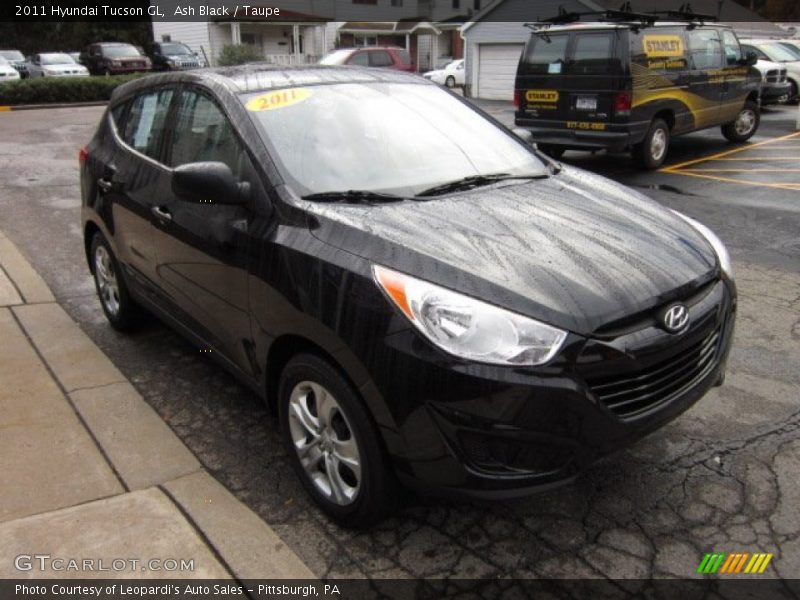 Ash Black / Taupe 2011 Hyundai Tucson GL