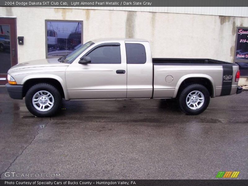Light Almond Pearl Metallic / Dark Slate Gray 2004 Dodge Dakota SXT Club Cab