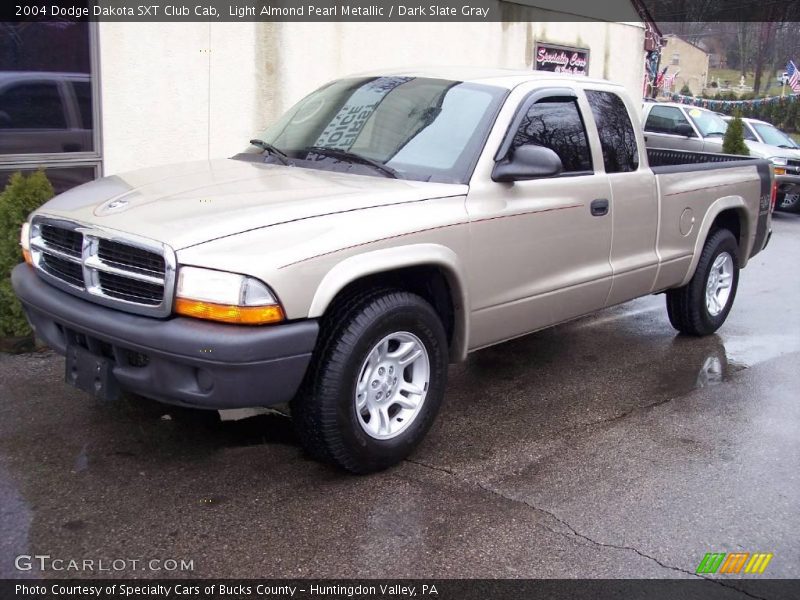 Light Almond Pearl Metallic / Dark Slate Gray 2004 Dodge Dakota SXT Club Cab
