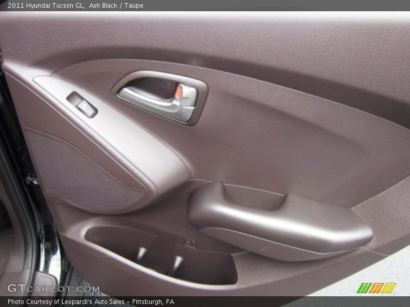 Ash Black / Taupe 2011 Hyundai Tucson GL