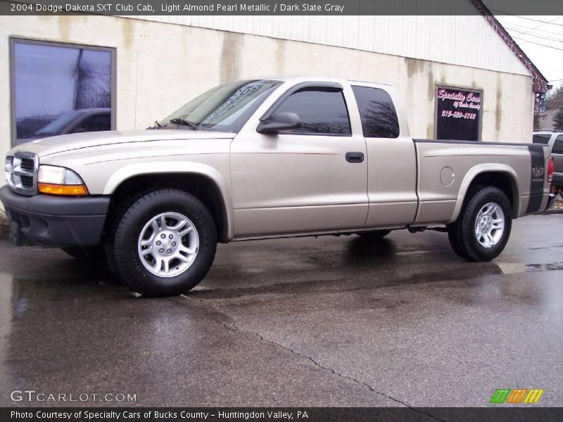 Light Almond Pearl Metallic / Dark Slate Gray 2004 Dodge Dakota SXT Club Cab