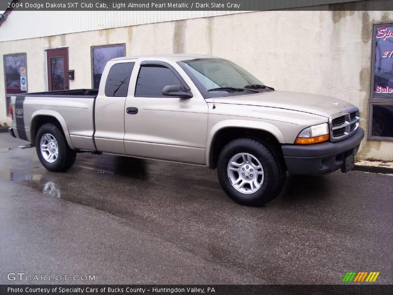 Light Almond Pearl Metallic / Dark Slate Gray 2004 Dodge Dakota SXT Club Cab