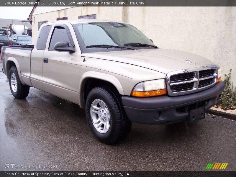 Light Almond Pearl Metallic / Dark Slate Gray 2004 Dodge Dakota SXT Club Cab