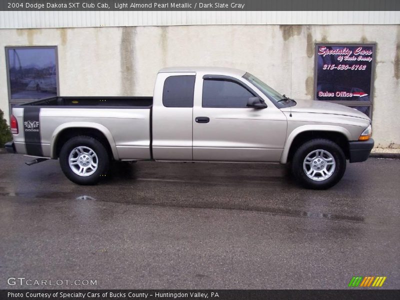Light Almond Pearl Metallic / Dark Slate Gray 2004 Dodge Dakota SXT Club Cab