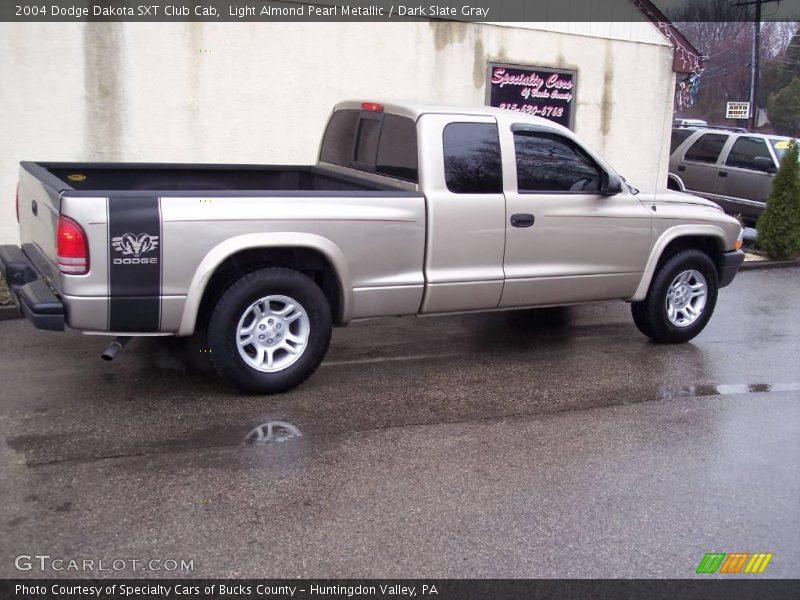 Light Almond Pearl Metallic / Dark Slate Gray 2004 Dodge Dakota SXT Club Cab