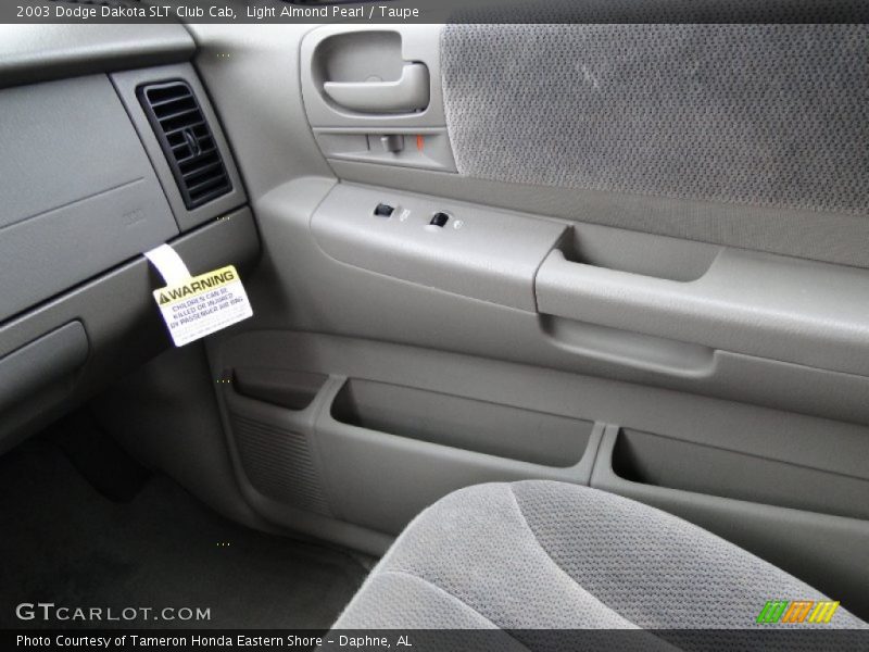 Light Almond Pearl / Taupe 2003 Dodge Dakota SLT Club Cab