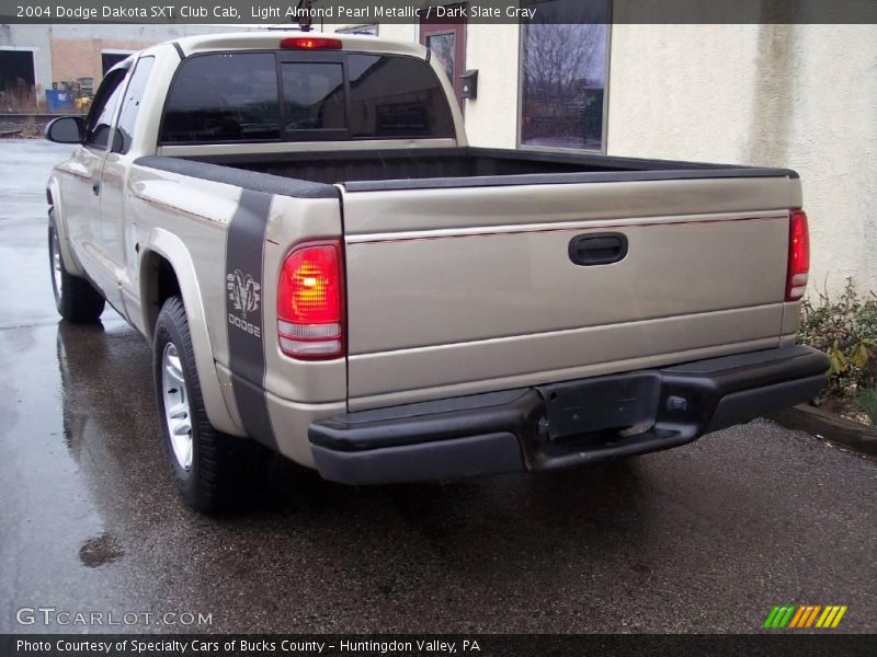 Light Almond Pearl Metallic / Dark Slate Gray 2004 Dodge Dakota SXT Club Cab