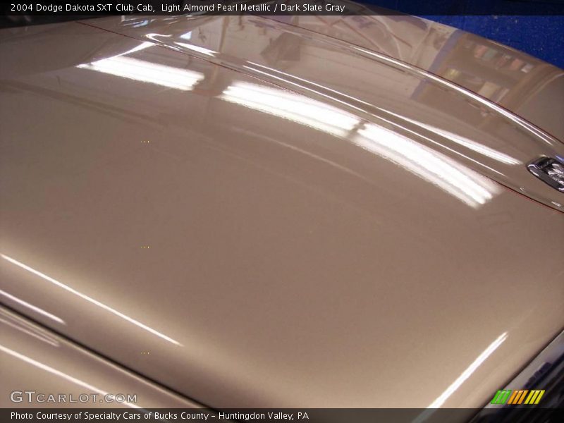 Light Almond Pearl Metallic / Dark Slate Gray 2004 Dodge Dakota SXT Club Cab
