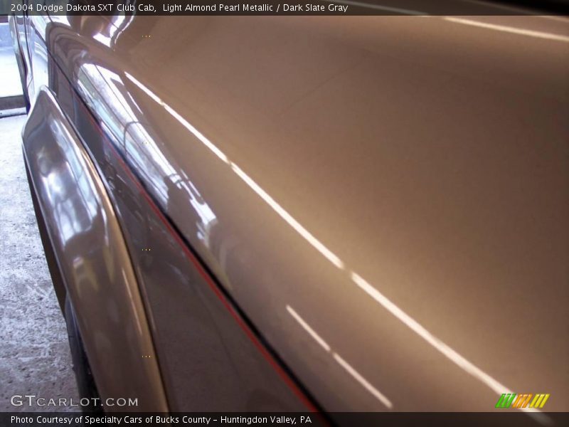 Light Almond Pearl Metallic / Dark Slate Gray 2004 Dodge Dakota SXT Club Cab
