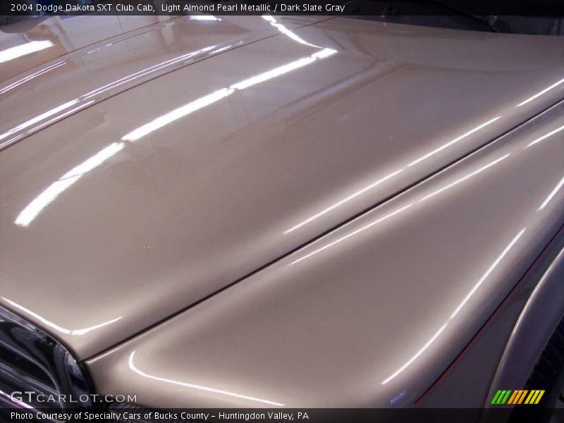 Light Almond Pearl Metallic / Dark Slate Gray 2004 Dodge Dakota SXT Club Cab