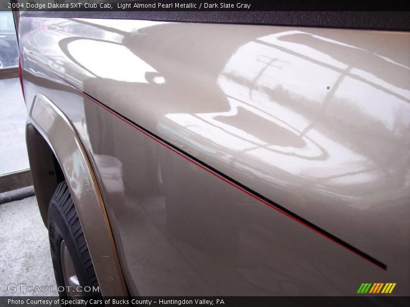 Light Almond Pearl Metallic / Dark Slate Gray 2004 Dodge Dakota SXT Club Cab