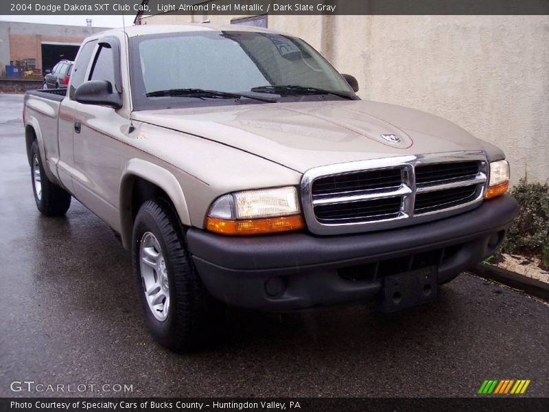 Light Almond Pearl Metallic / Dark Slate Gray 2004 Dodge Dakota SXT Club Cab