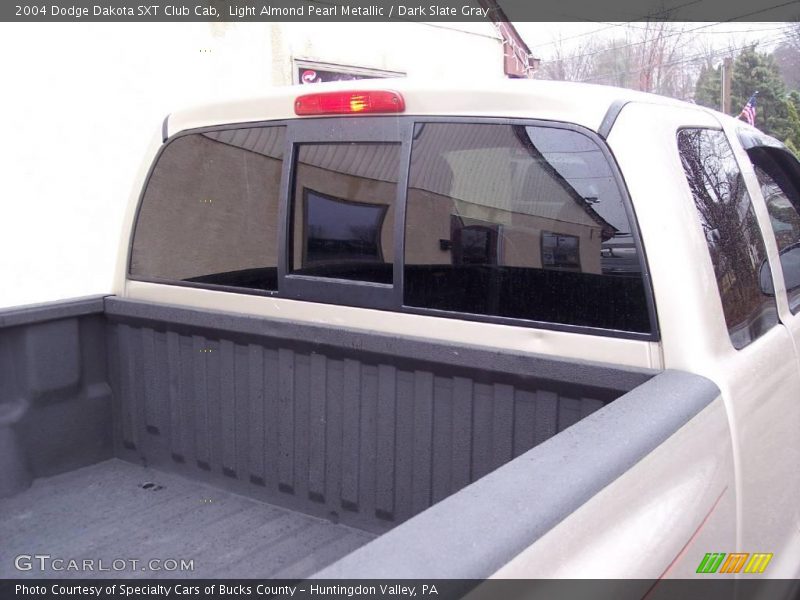 Light Almond Pearl Metallic / Dark Slate Gray 2004 Dodge Dakota SXT Club Cab