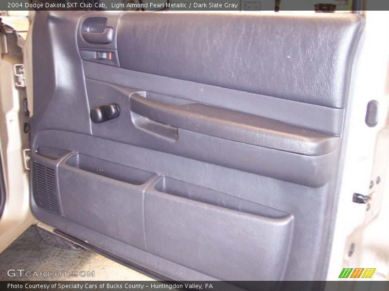 Light Almond Pearl Metallic / Dark Slate Gray 2004 Dodge Dakota SXT Club Cab