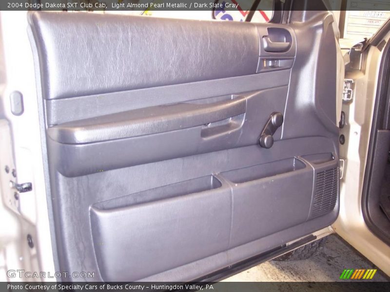 Light Almond Pearl Metallic / Dark Slate Gray 2004 Dodge Dakota SXT Club Cab