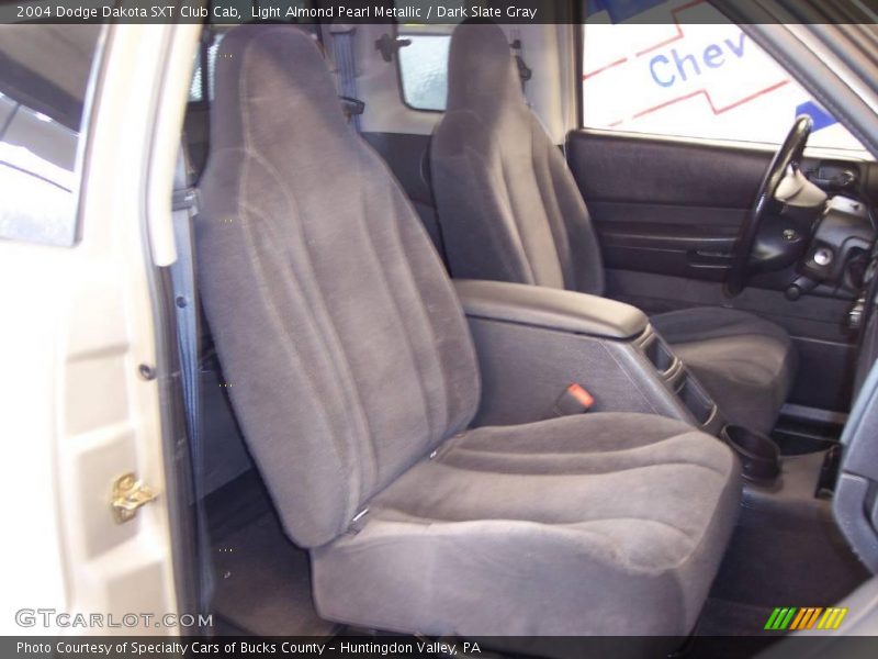 Light Almond Pearl Metallic / Dark Slate Gray 2004 Dodge Dakota SXT Club Cab