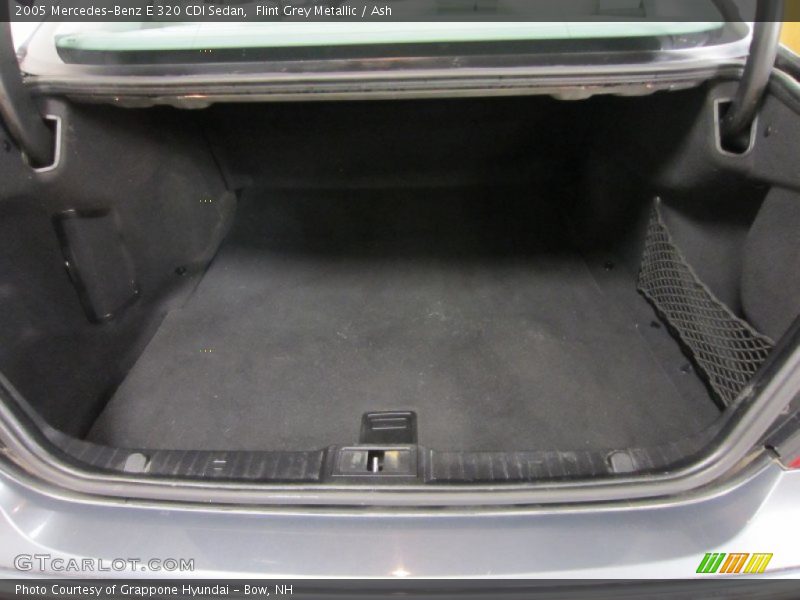  2005 E 320 CDI Sedan Trunk
