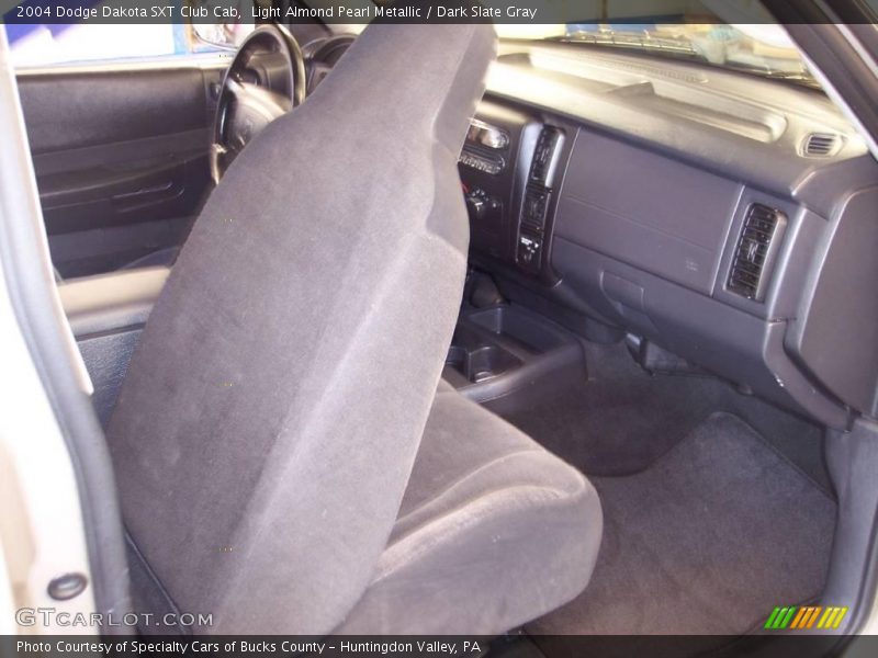 Light Almond Pearl Metallic / Dark Slate Gray 2004 Dodge Dakota SXT Club Cab