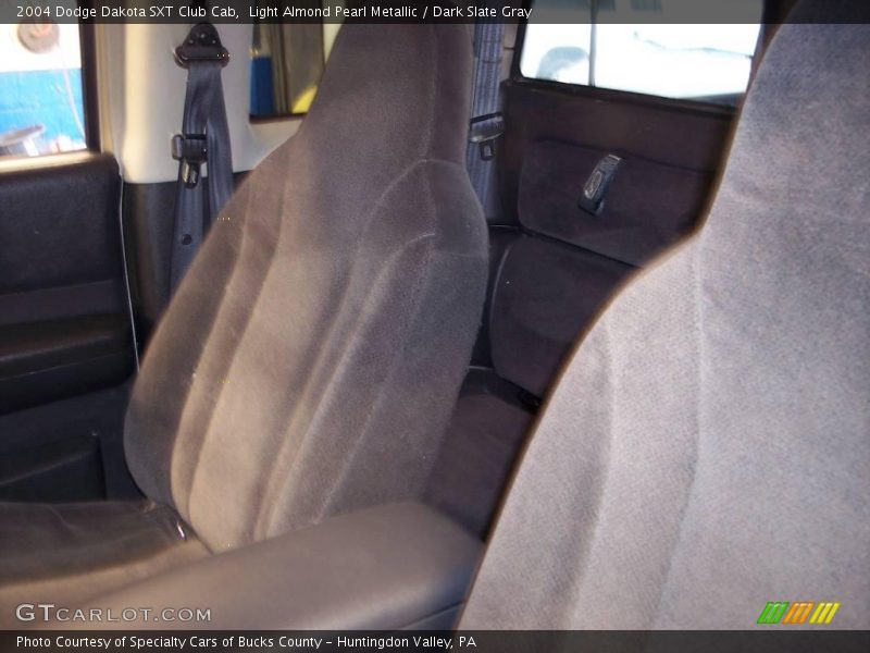 Light Almond Pearl Metallic / Dark Slate Gray 2004 Dodge Dakota SXT Club Cab