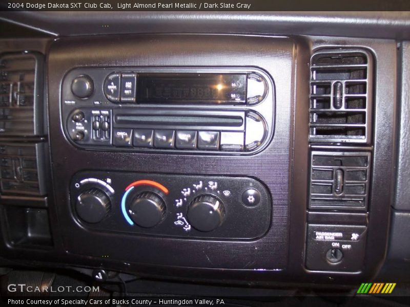 Light Almond Pearl Metallic / Dark Slate Gray 2004 Dodge Dakota SXT Club Cab