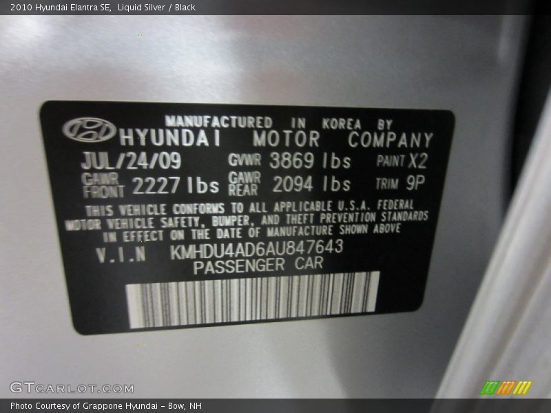 Liquid Silver / Black 2010 Hyundai Elantra SE