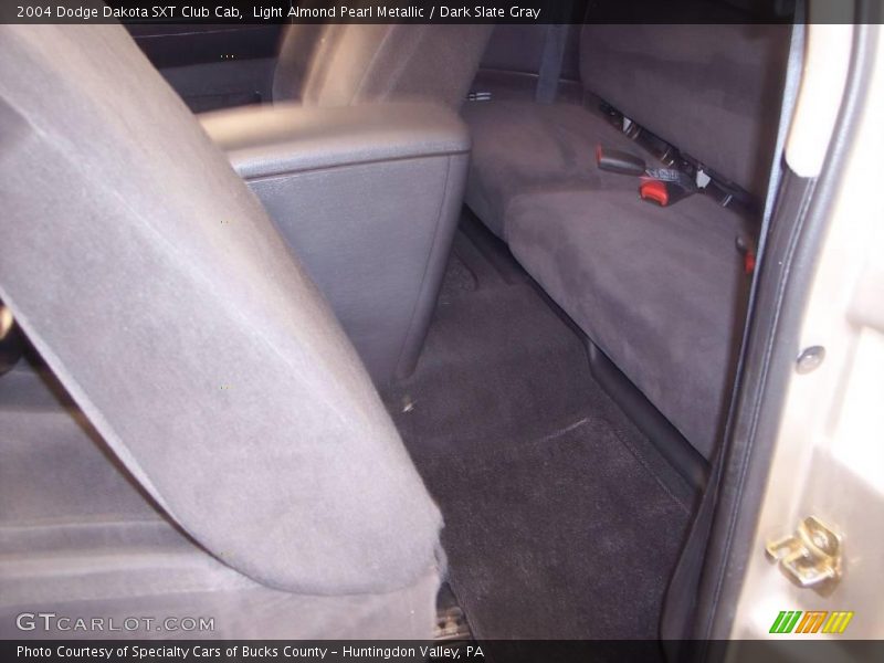 Light Almond Pearl Metallic / Dark Slate Gray 2004 Dodge Dakota SXT Club Cab