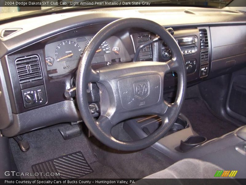 Light Almond Pearl Metallic / Dark Slate Gray 2004 Dodge Dakota SXT Club Cab