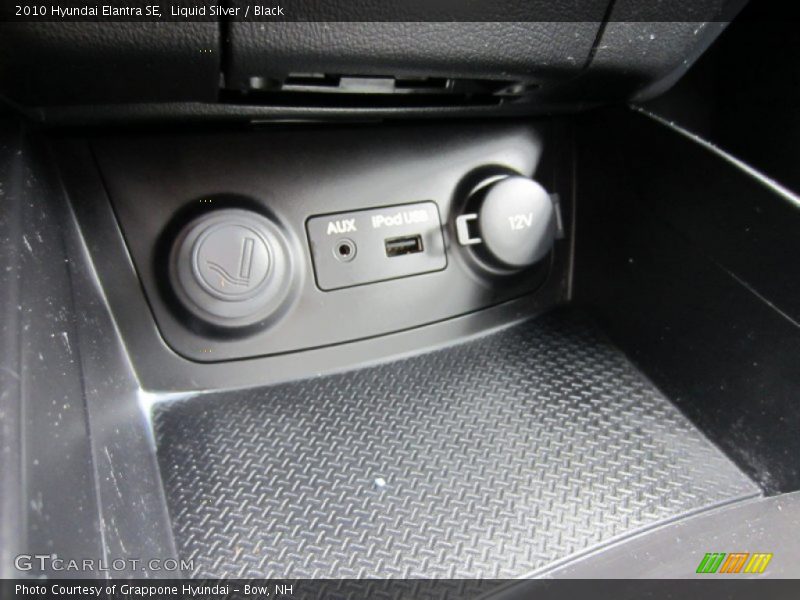 Liquid Silver / Black 2010 Hyundai Elantra SE