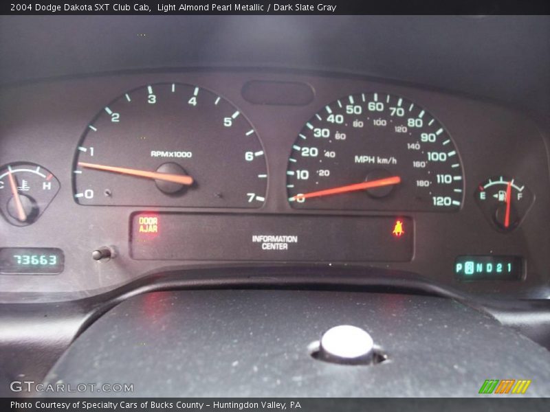Light Almond Pearl Metallic / Dark Slate Gray 2004 Dodge Dakota SXT Club Cab