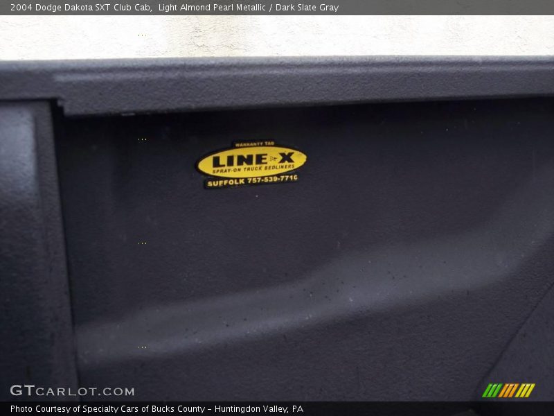 Light Almond Pearl Metallic / Dark Slate Gray 2004 Dodge Dakota SXT Club Cab