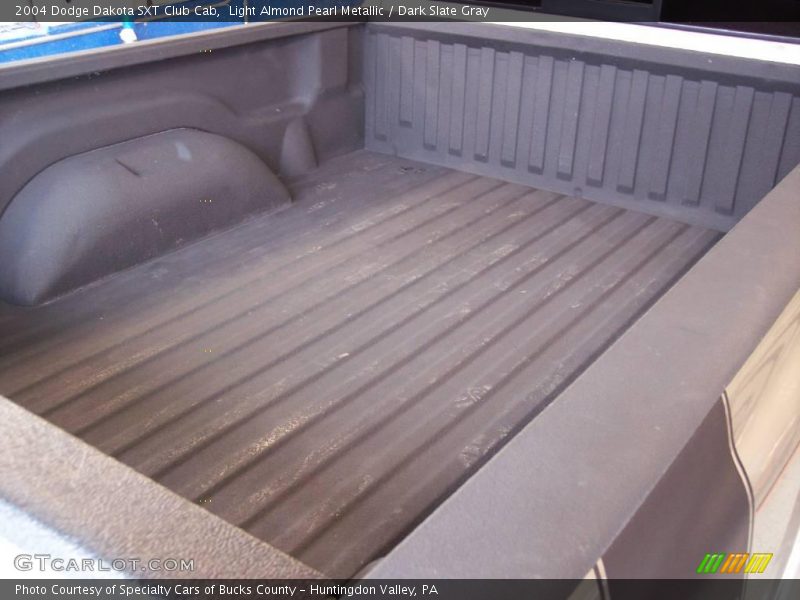 Light Almond Pearl Metallic / Dark Slate Gray 2004 Dodge Dakota SXT Club Cab