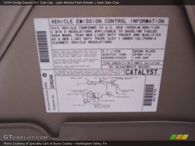 Light Almond Pearl Metallic / Dark Slate Gray 2004 Dodge Dakota SXT Club Cab