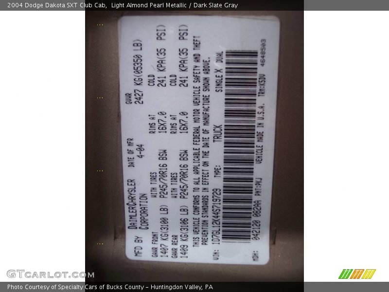 Light Almond Pearl Metallic / Dark Slate Gray 2004 Dodge Dakota SXT Club Cab