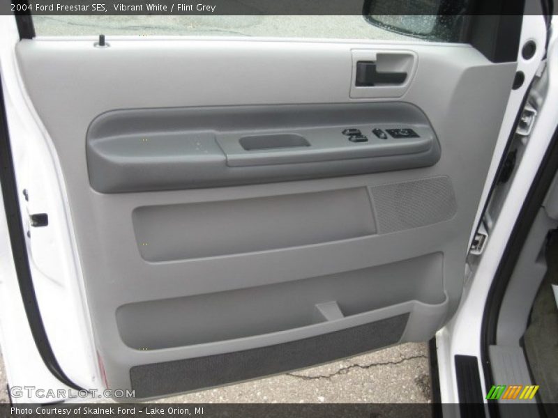 Vibrant White / Flint Grey 2004 Ford Freestar SES