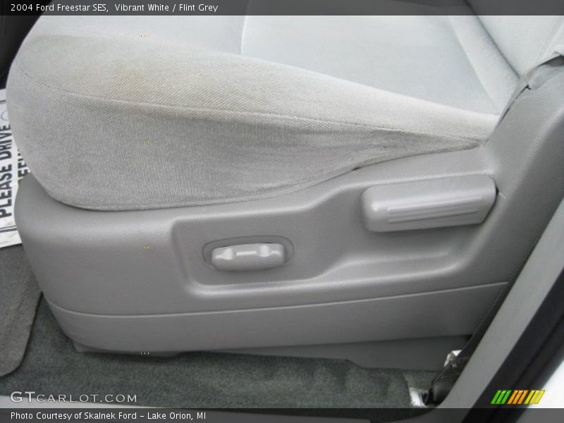 Vibrant White / Flint Grey 2004 Ford Freestar SES