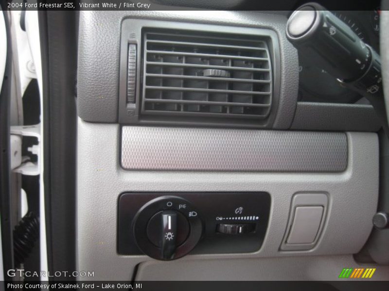 Vibrant White / Flint Grey 2004 Ford Freestar SES