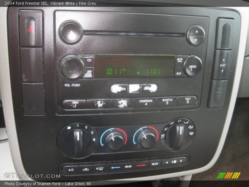 Vibrant White / Flint Grey 2004 Ford Freestar SES
