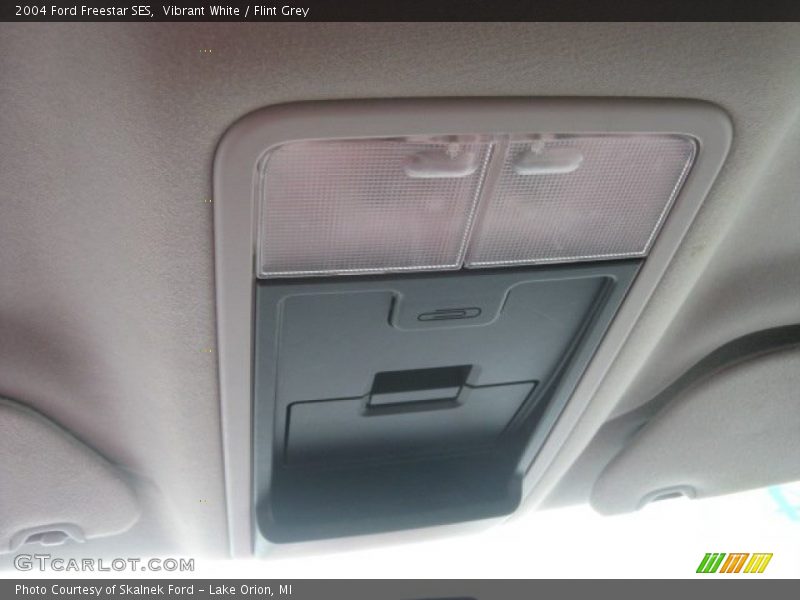 Vibrant White / Flint Grey 2004 Ford Freestar SES