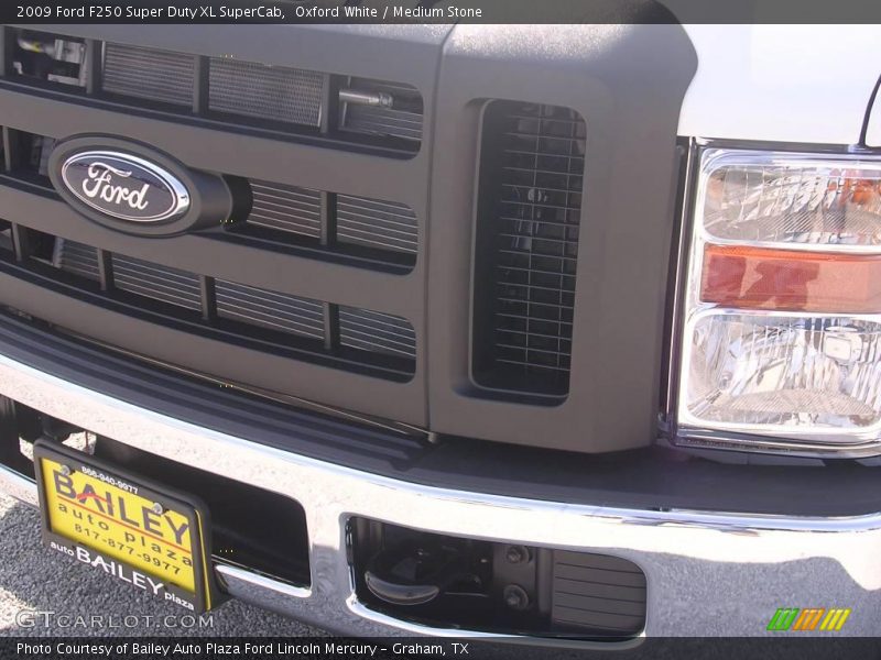 Oxford White / Medium Stone 2009 Ford F250 Super Duty XL SuperCab