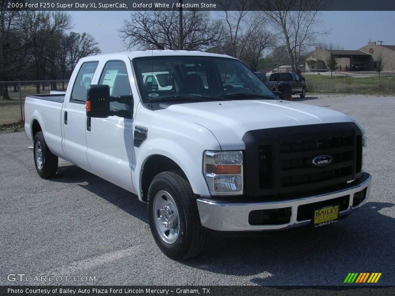 Oxford White / Medium Stone 2009 Ford F250 Super Duty XL SuperCab