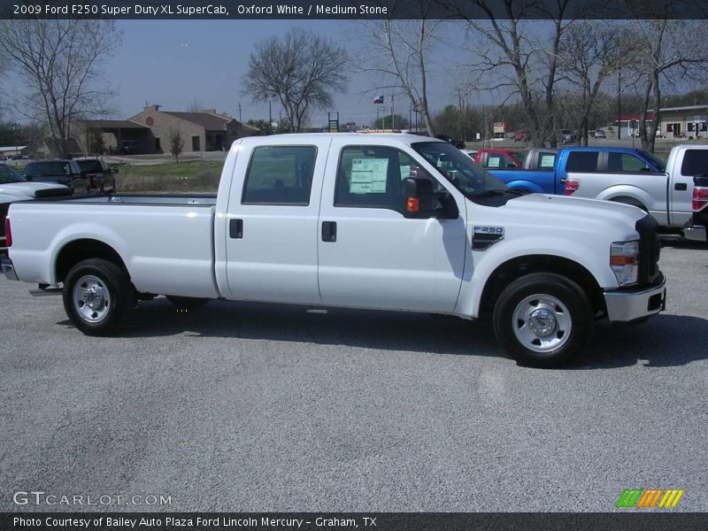 Oxford White / Medium Stone 2009 Ford F250 Super Duty XL SuperCab