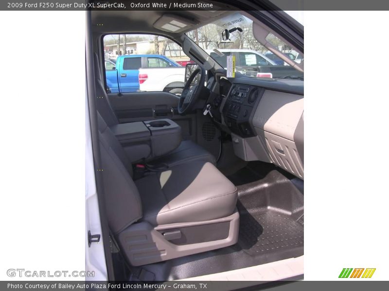 Oxford White / Medium Stone 2009 Ford F250 Super Duty XL SuperCab