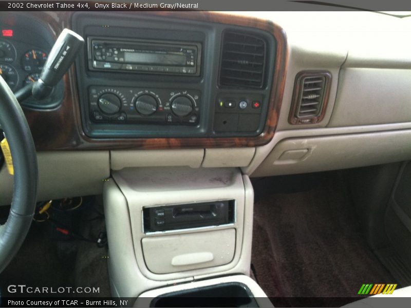 Onyx Black / Medium Gray/Neutral 2002 Chevrolet Tahoe 4x4