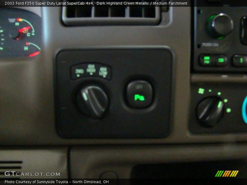 Dark Highland Green Metallic / Medium Parchment 2003 Ford F350 Super Duty Lariat SuperCab 4x4