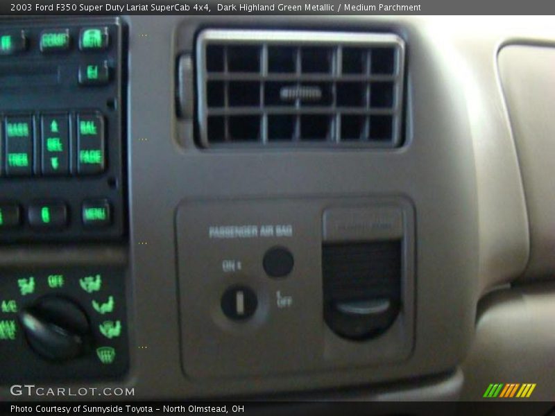 Dark Highland Green Metallic / Medium Parchment 2003 Ford F350 Super Duty Lariat SuperCab 4x4