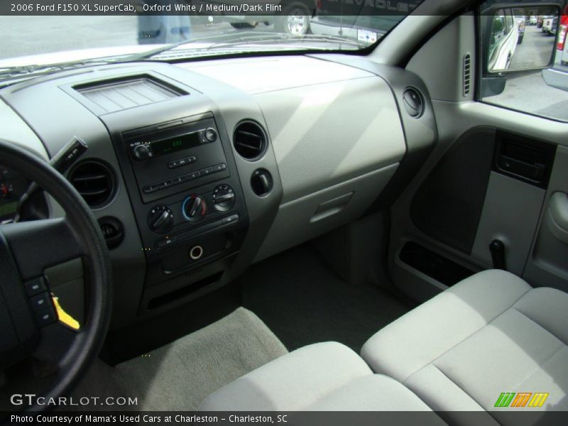 Oxford White / Medium/Dark Flint 2006 Ford F150 XL SuperCab